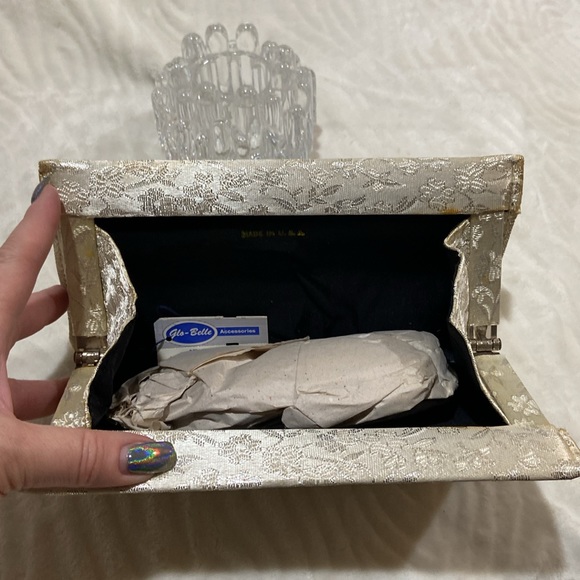 Vintage silk clutch 🤍 - Picture 5 of 12